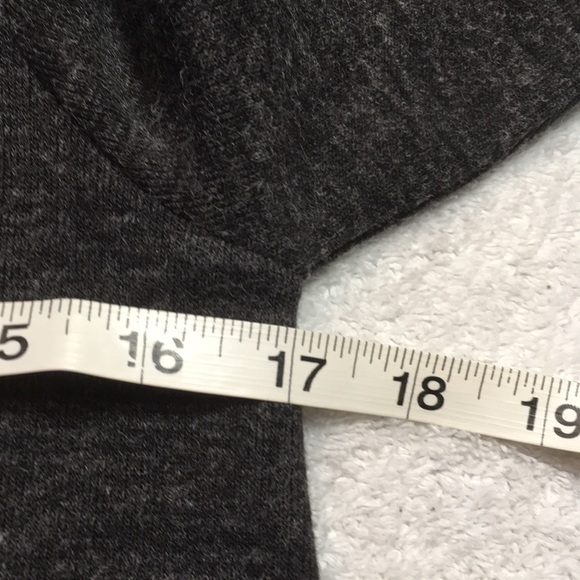 Madewell heathered gray v-neck sweater - Picture 5 of 8